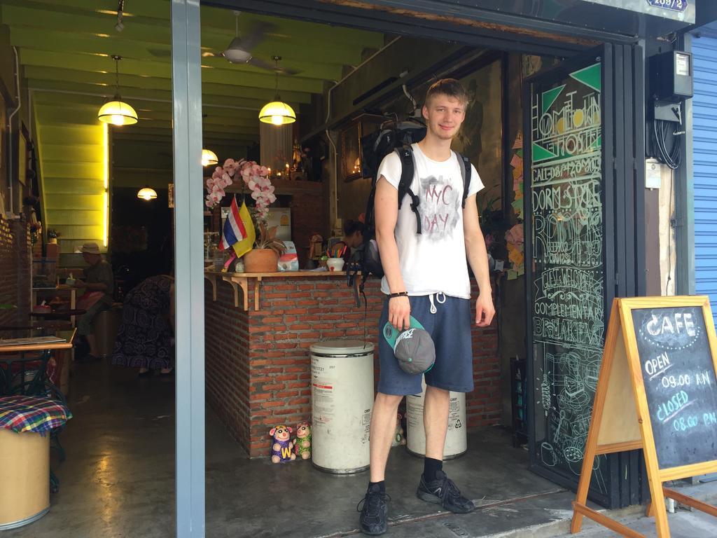 Hometown Hostel Samut Songkhram Exterior photo
