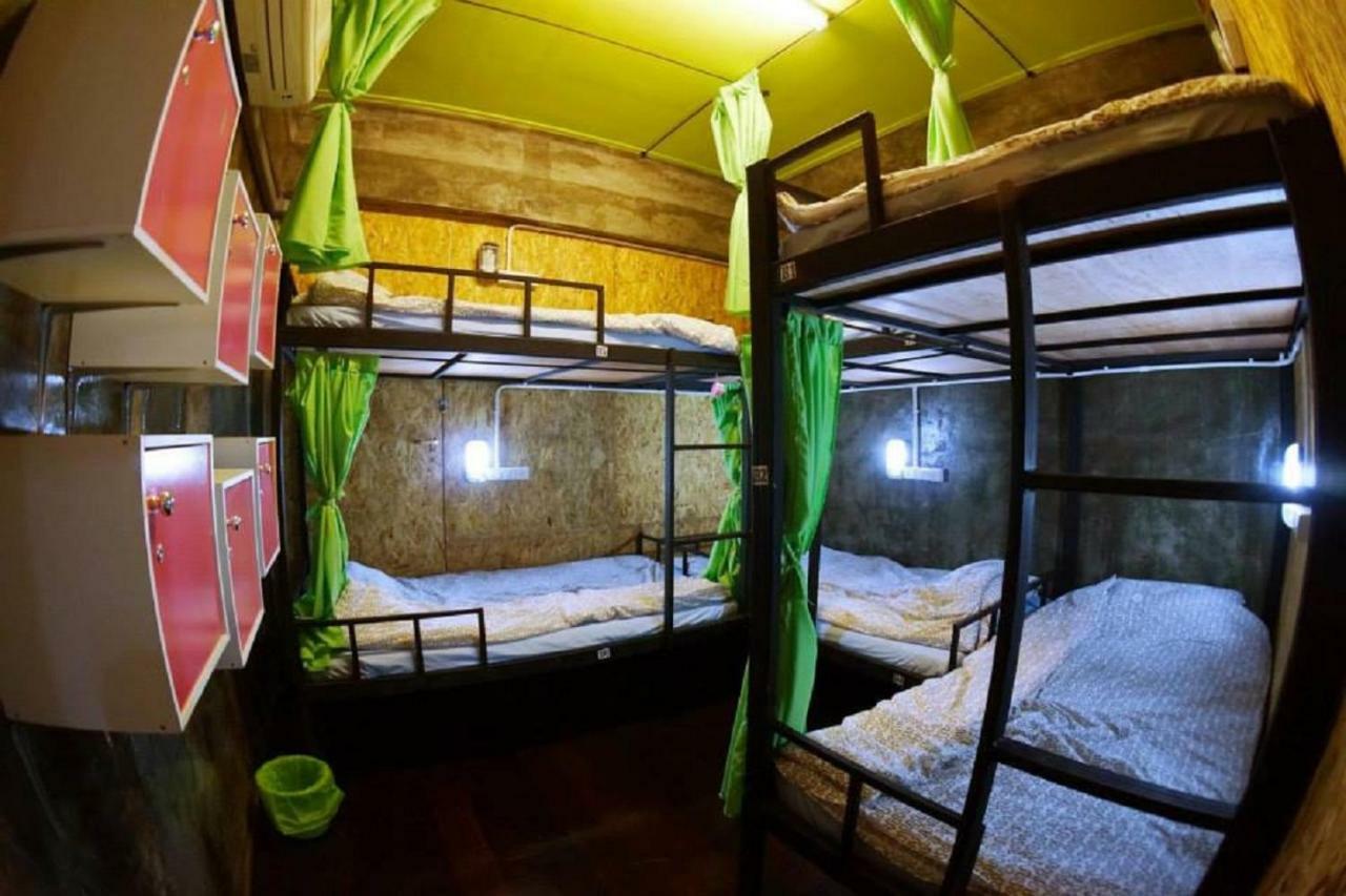 Hometown Hostel Samut Songkhram Exterior photo