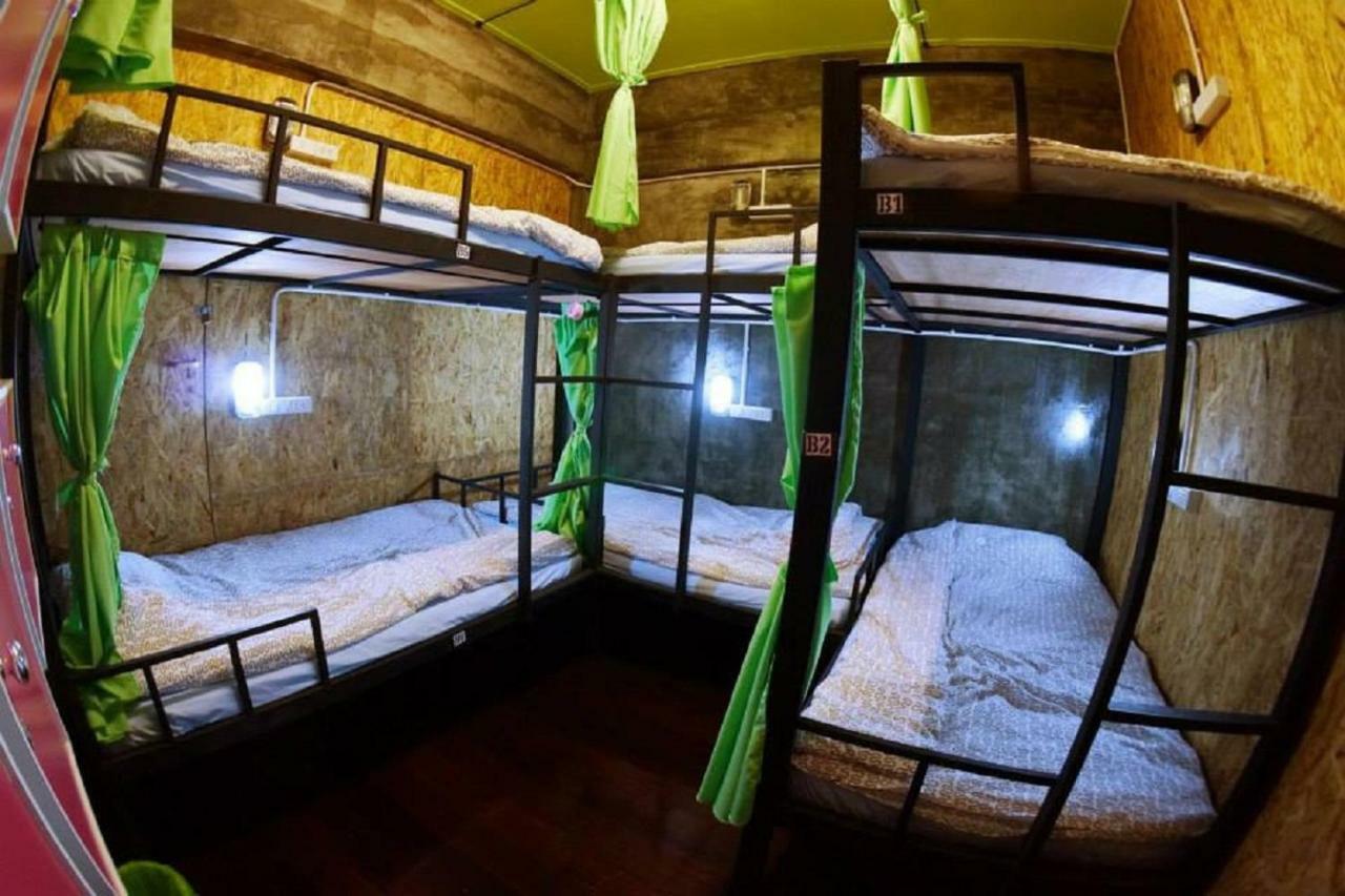 Hometown Hostel Samut Songkhram Exterior photo